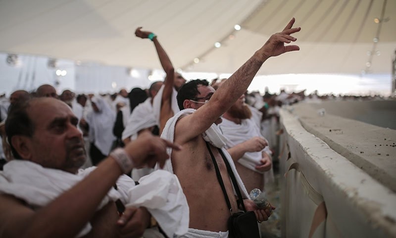 Pilgrims doing Rami at Mina