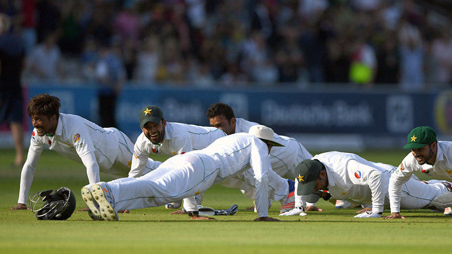 Pakistan celebrate victory at Lord's with push-ups